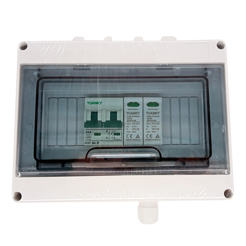YUANKY DC အိတ်ချိန်း မြစ်ဆုံသေတ္တာ 4 ကြိုး 550V 1000V IP65 ပလပ်စတစ် နေရောင်ခြည်စွမ်းအင်သုံး Pv Array Combiner Box